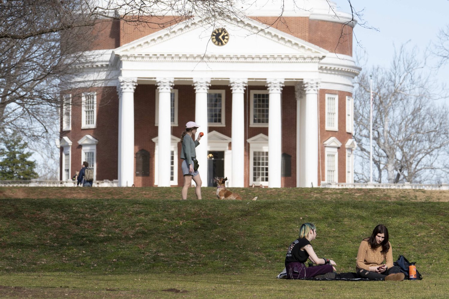 Students sit on the lawn in front of the UVA rotunda