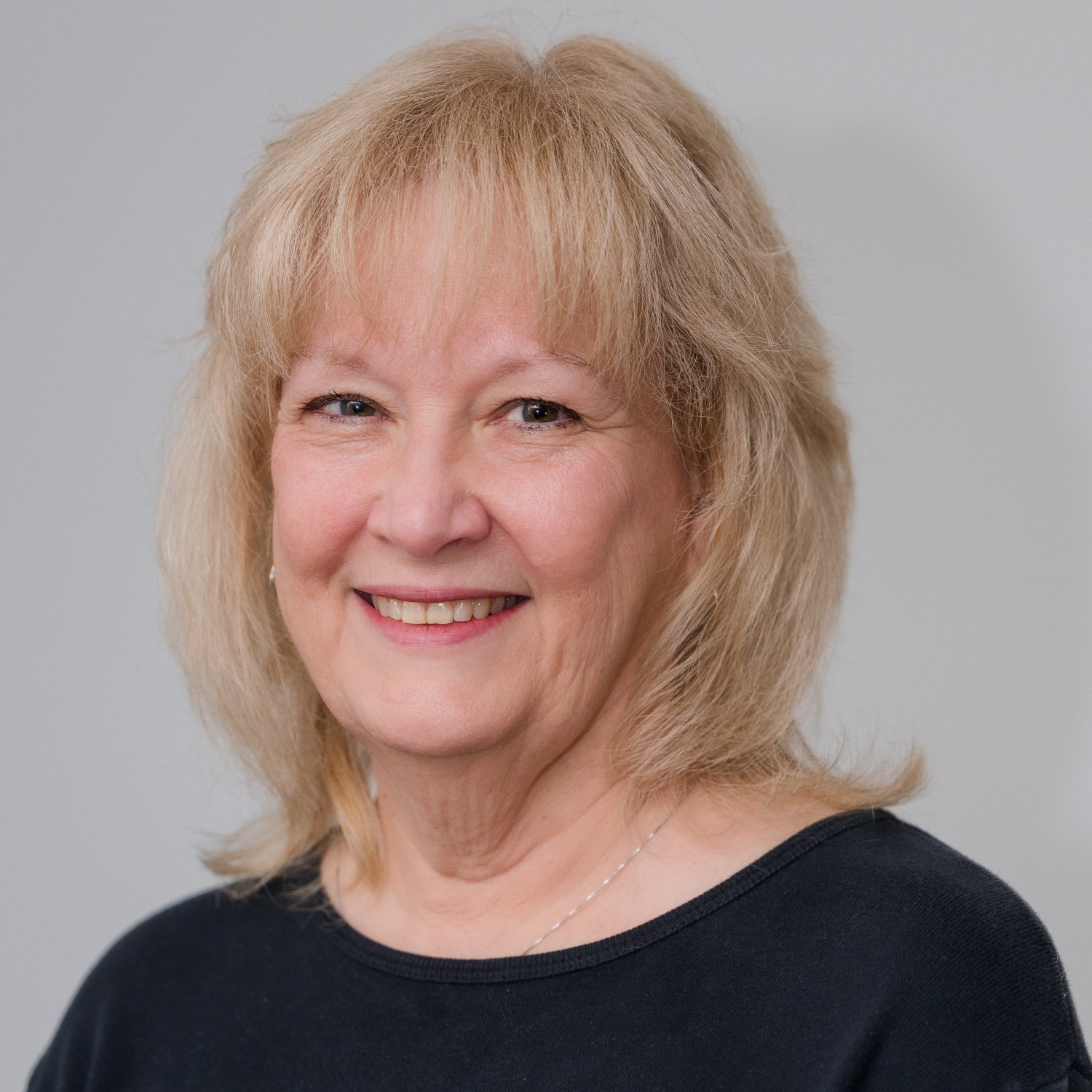 Dana Schrad Headshot