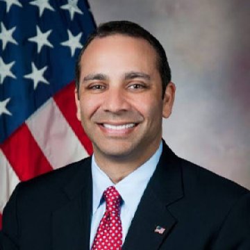 Arif Alikhan Headshot